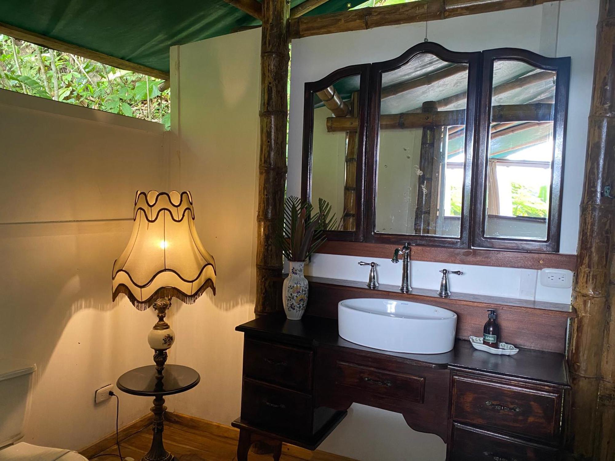 Colina Secreta - Glamping And Villas Puerto Viejo de Talamanca ภายนอก รูปภาพ