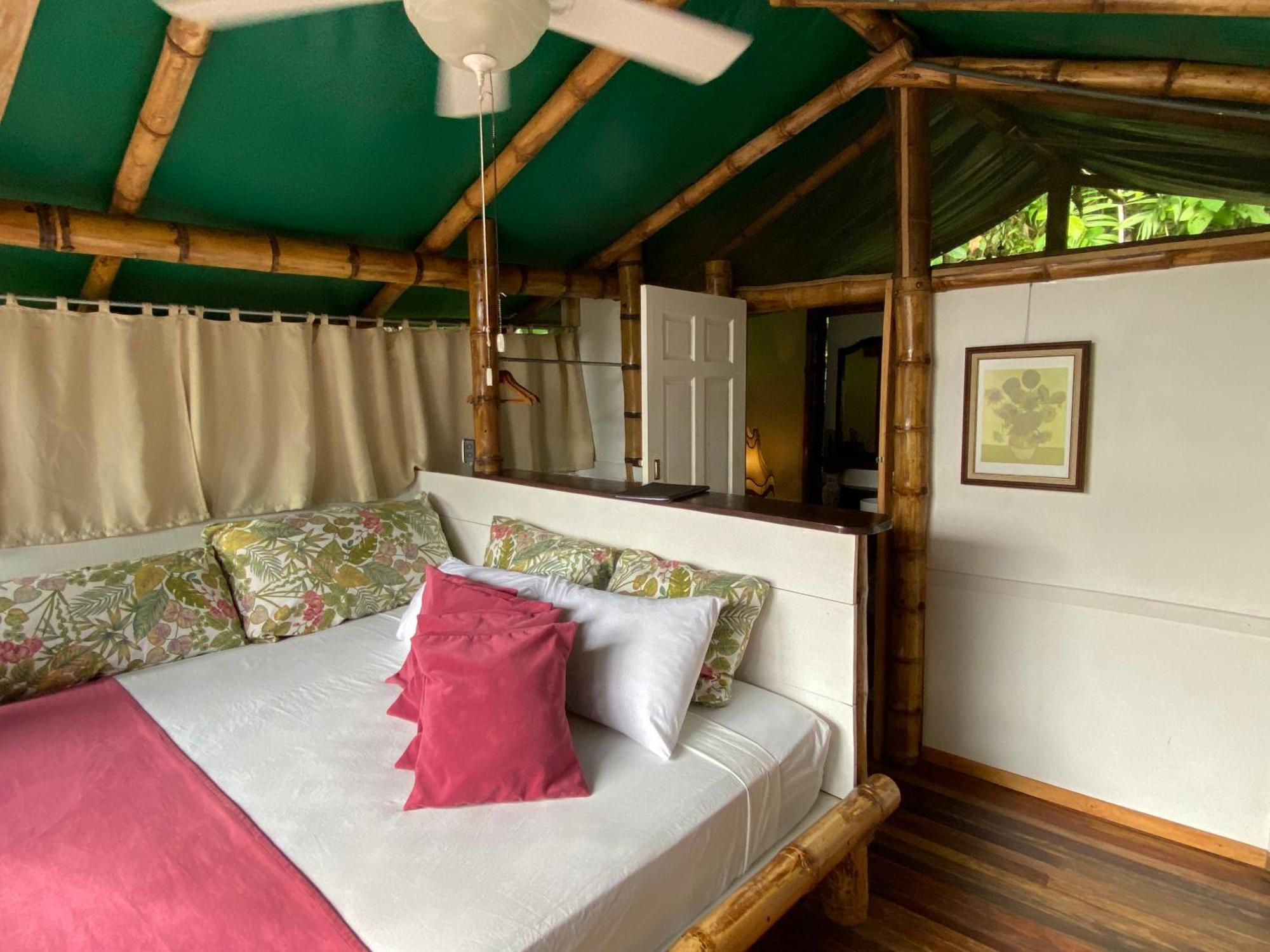 Colina Secreta - Glamping And Villas Puerto Viejo de Talamanca ภายนอก รูปภาพ